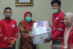 PMI berikan bantuan APD untuk tim medis RSUD Cianjur