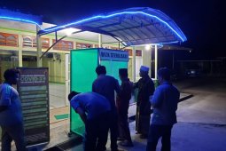 Relawan Sintang Kolektif Klub siapkan bilik strelisasi di tempat ibadah