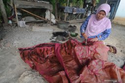 Penjualan batik terkendal COVID-19