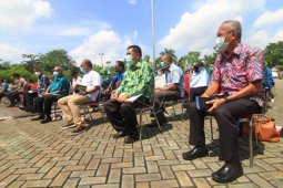 Rapat sambil berjemur