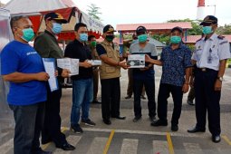 PT Timah salurkan bantuan masker ke posko Pelabuhan Tanjungkalian Mentok