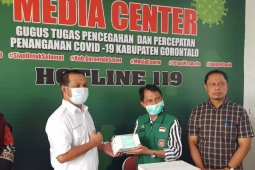Bupati Gorontalo serahkan bantuan APD ke IDI