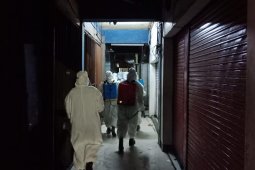 Pasar grosir pakaian di Kapasan Kota Surabaya ditutup dampak COVID-19