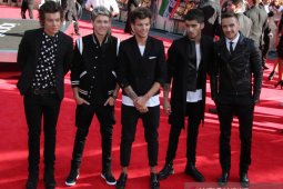 Harry Styles sambut usul fans soal reuni virtual One Direction