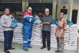 Imbas corona, Pertamina Rantau bantu warga miskin 1.000 paket sembako