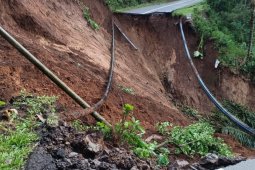 Tanah longsor putus akses Selingkar Wilis di Trenggalek