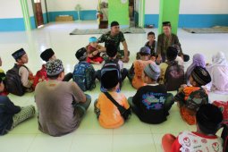 Begini cara Prajurit TMMD berikan pengetahuan agama ke anak-anak