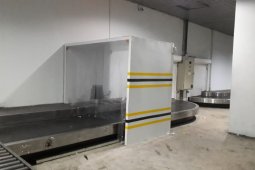 Bandara AP II mengoperasikan mesin penyemprot disinfektan untuk bagasi