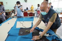 48 SMK di Jatim hasilkan 2.500 baju APD
