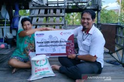 ANTARA di Kapuas Hulu berbagi sembako ke warga tidak mampu