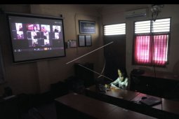 Kegiatan belajar mengajar lewat internet
