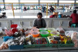 Pasar tradisional di Surabaya perketat protokol kesehatan cegah COVID-19