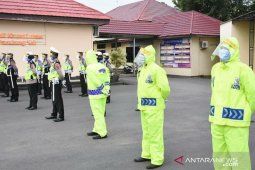 Polantas Tanah Laut dilengkapi APD melindungi wajah