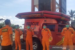 Pencari udang hilang terbawa arus di Pantai Cimanuk, Tasikmalaya