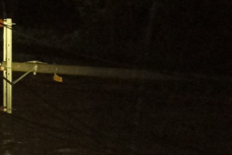 Hujan deras disertai angin kencang robohkan tiang listrik di Tanjungraya Mesuji