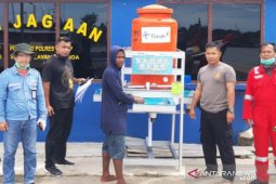 PT Timah bantu instalasi cuci tangan ke Pelabuhan Pangkalam