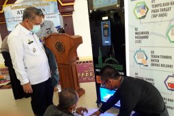 Takmir Masjid bantu kaum dhuafa lewat ATM beras