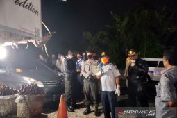 Antisipasi COVID-19, Polres Tapsel bubarkan kerumanan massa