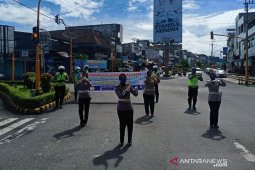 Polisi di Rejang Lebong peragakan cara mencuci tangan yang benar
