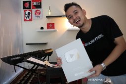 Fajar Andika Pratama, Anggota PWI Agam raih penghargaan Slver Play Button dari YouTube