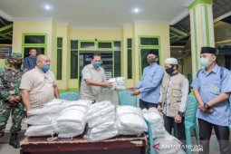 Serahkan APD, BKPRMI Padangsidimpuan peduli COVID-19
