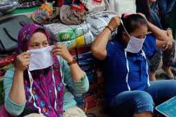 Pedagang pasar di Kota Surabaya wajib pakai masker dan sarung tangan