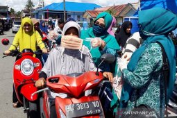 PKK Nagan Raya bagikan 1.000 masker cegah corona