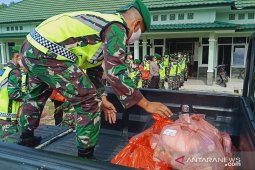 Kodim 0431/Bangka Barat salurkan bantuan bahan pangan