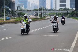 Hari pertama PSBB,  Jalan Sudirman lengang
