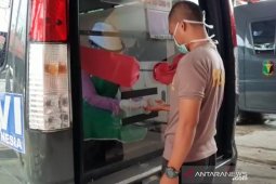 Biddokkes Polda Kalsel "sulap" ambulan jadi mobil tes COVID-19
