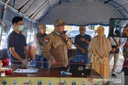 Bupati semangati petugas di posko COVID-19