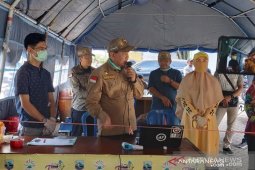 Bupati Kotabaru menyemangati petugas di posko COVID-19