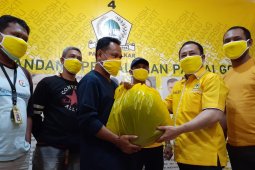 Golkar Peduli salurkan bantuan APD ke pekerja pers di Malut