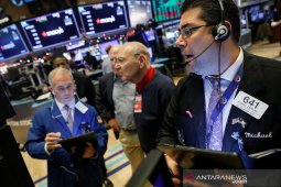 Wall Street menguat walaupun AS  mencatat rekor kehilangan pekerjaan