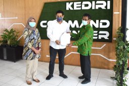 Wali Kota Kediri sumbangkan gaji untuk beli APD petugas medis