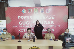 Banjarmasin govt employees donate 2,5 percent allowance for COVID-19 victims