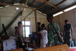 Jelang berakhirnya TMMD prajurit rehab balai dusun