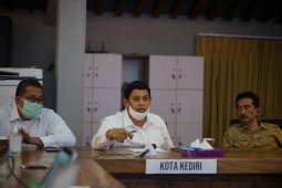 Wali Kota Kediri ungkap kasus ketujuh positif corona, minta warga tidak panik