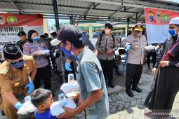 TNI-Polri dirikan dapur umum membantu masyarakat terdampak COVID-19