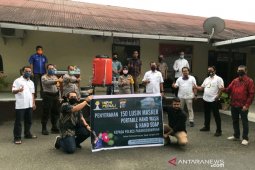 Peduli petugas keamanan, Pengusaha muda serahkan bantuan COVID-19