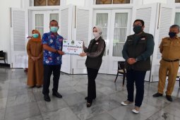 Askrida berikan bantuan APD bagi tenaga medis di Jabar