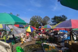 Pedagang pasar rakyat kandangan kalsel bersyukur masih berjualan
