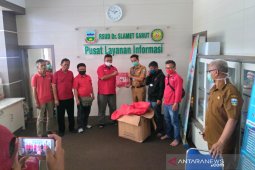 Kader PDI-Perjuangan bantu penuhi kebutuhan APD RSUD Garut