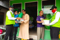 Baznas helps blind people affected by COVID-19 in Banjarmasin