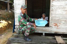 Prajurit TMMD bangun jamban warga di lokasi berbeda