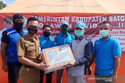 KNPI Kalsel bantu APD medis Batola