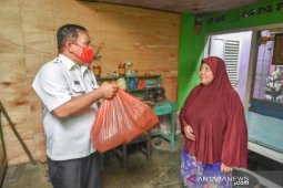 Pemkot distribusikan sembako kepada masyarakat Padangsidimpuan Tenggara