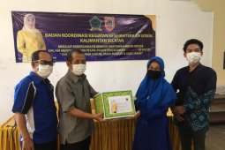 BK3S Kalsel bagi-bagi sembako