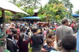 Dua pemuda cari ikan korban penembakan oknum aparat dimakamkan