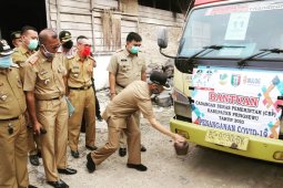 Bupati Pringsewu Lampung lepas pendistribusian cadangan beras untuk penanggulangan COVID-19